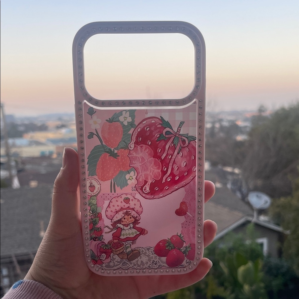 Strawberry-Themed Phone Case - Pink